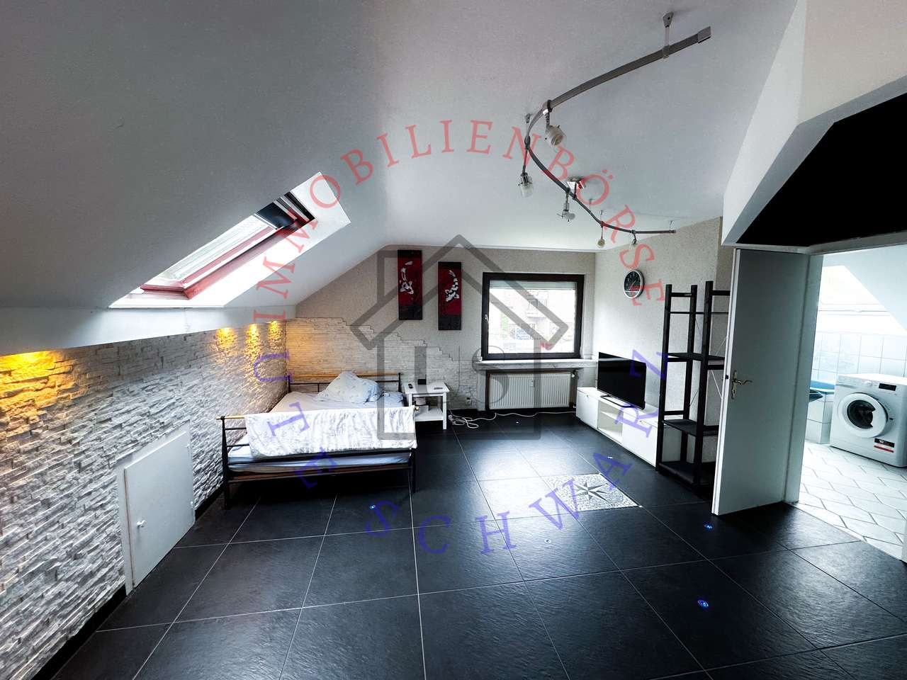 SELBSTBEZUG ODER MEHRFAMILIENHAUS , 2 GARAGEN, 4 Stellpl.,710 QM