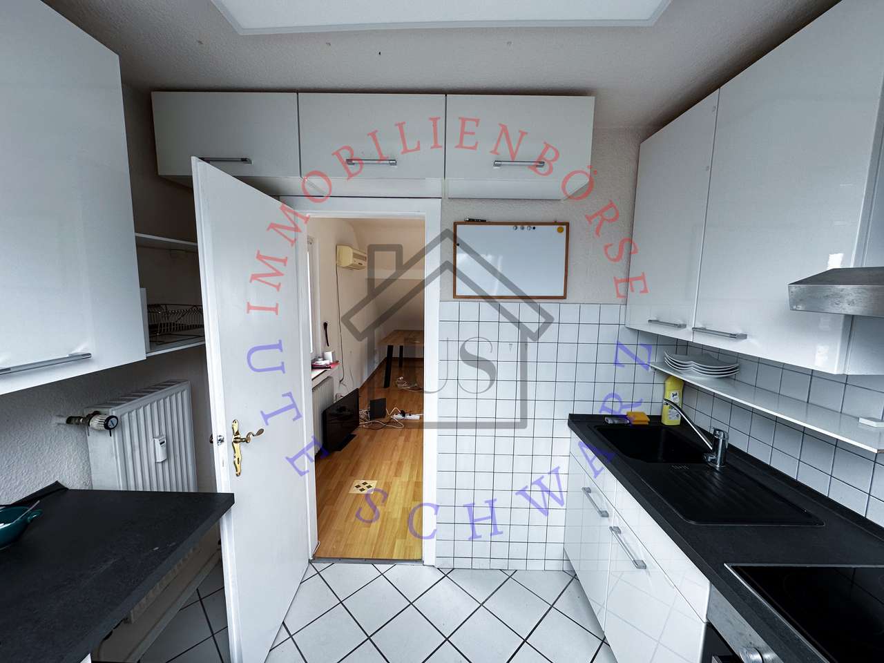 SELBSTBEZUG ODER MEHRFAMILIENHAUS , 2 GARAGEN, 4 Stellpl.,710 QM