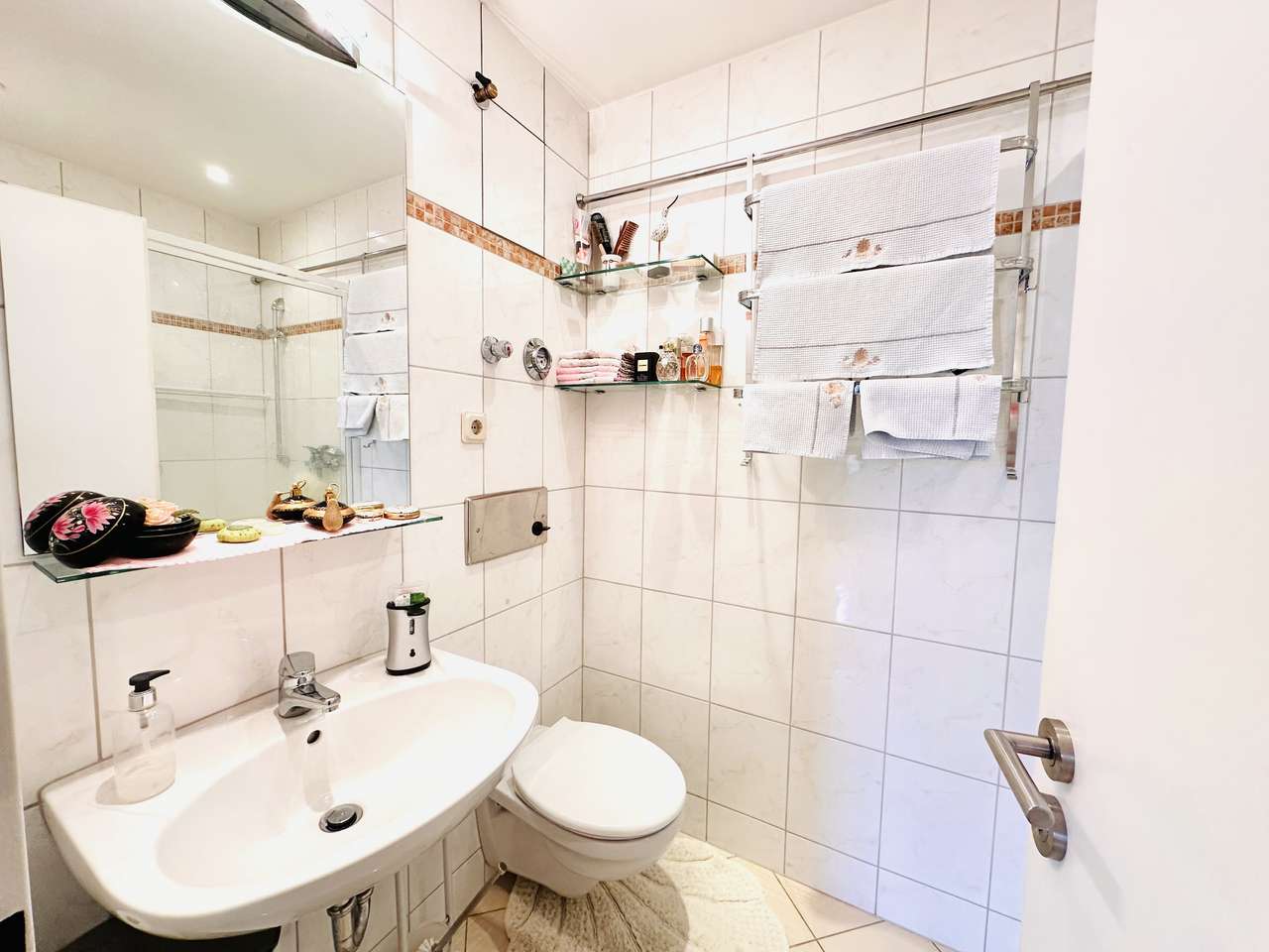 Badezimmer mit Dusche Badezimmer mit Dusche