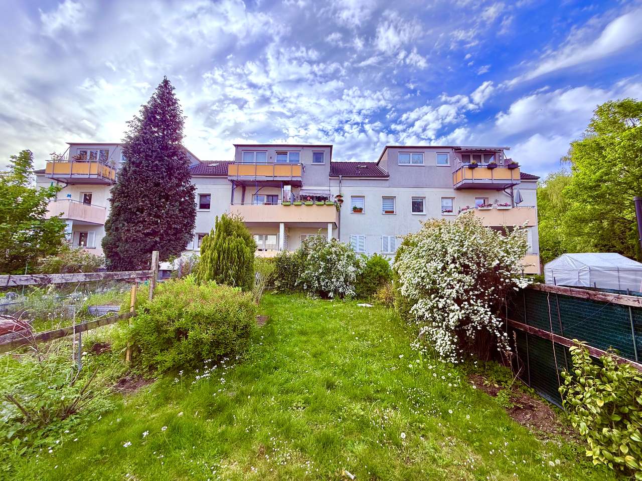4 Zimmer EG Wohnung mit Balkon, Garten Stellplatz und optional Garage 