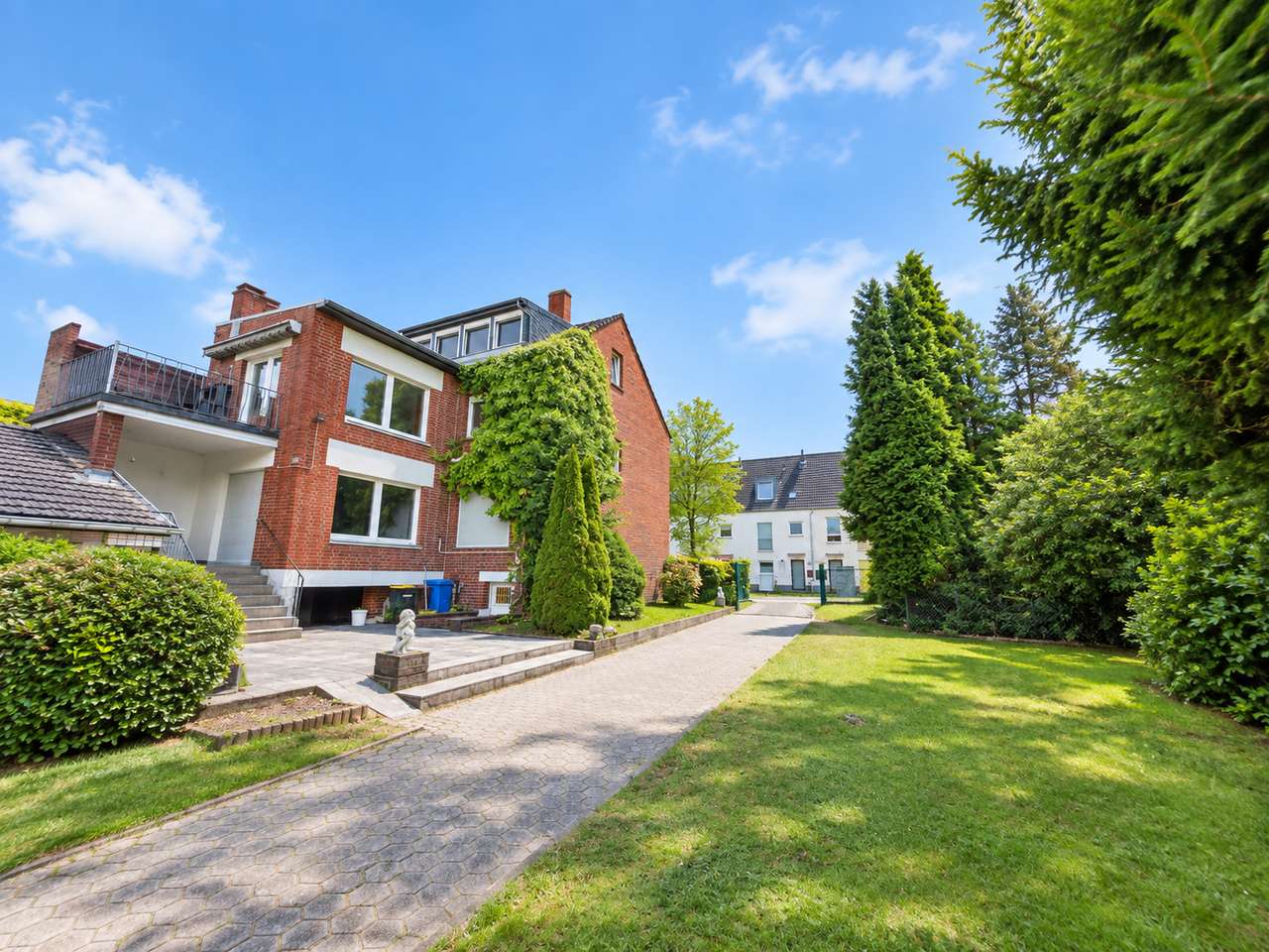 Hausansicht (KI Bearbeitet)