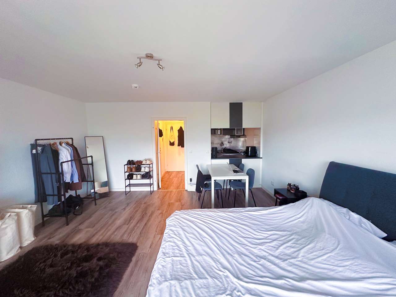 Wohn- / Schlafzimmer Wohn- / Schlafzimmer